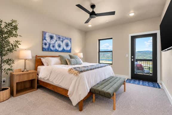 Deer Valley East 3BR•Hot Tub•Pool•Lake View - Image 4