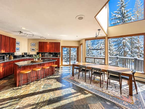 Ski shuttle to Deer Valley, hot tub and sauna - Image 4