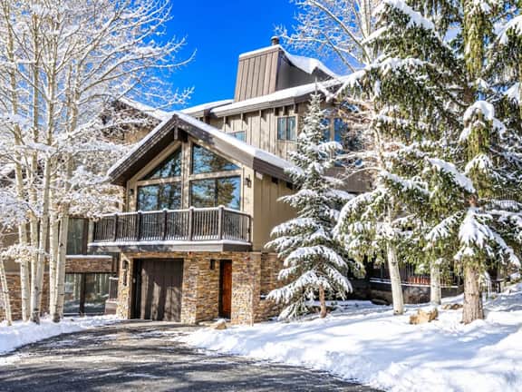 Ski shuttle to Deer Valley, hot tub and sauna - Image 5