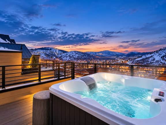 Ski tower at King's Crown, private hot tub - Image 3