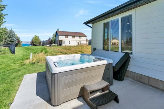 Bear Lake Escape: Hot Tub, Clubhouse Access - Image 1
