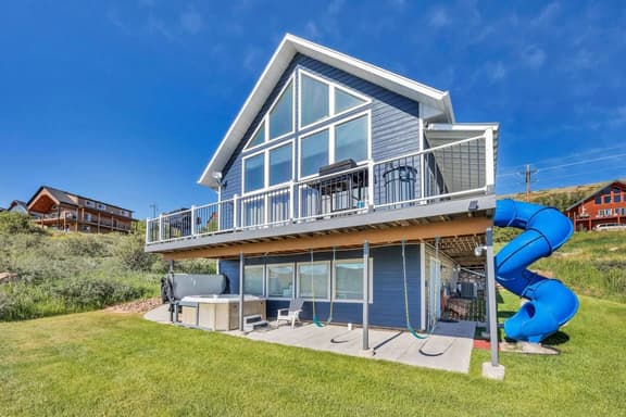 Harbor Heights Cabin with Private Hot Tub! - Image 1