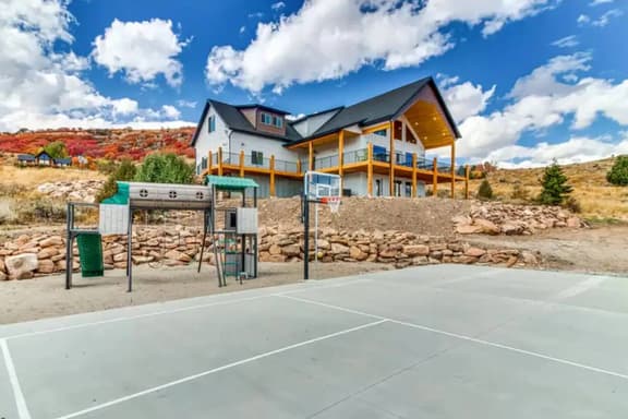 Lazy Bear Lodge - Image 1