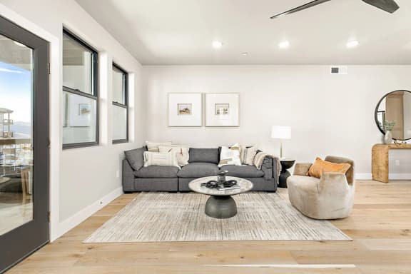 Luxe 3 Bedroom Retreat with Balcony and Views - Image 1