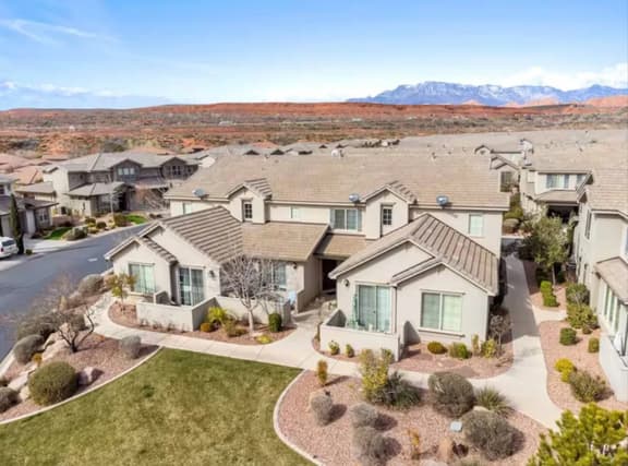 Mountain-View Townhome w/ Emeral Pools & Hot Tub - Image 1