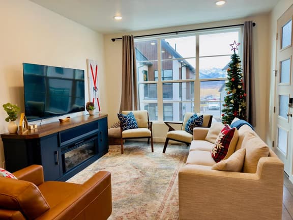 New 3-Bedroom Retro Chalet with Balcony - Image 1