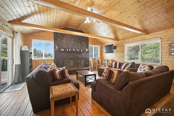 Stunning Log Cabin Close to Panguitch Lake - Image 1