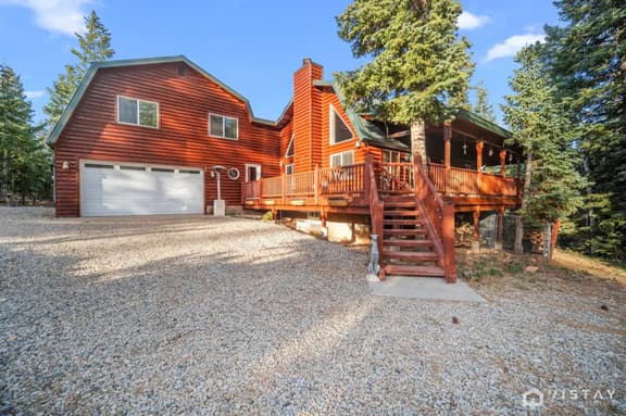 The Greyt Retreat w/ Bunkhouse - Image 1